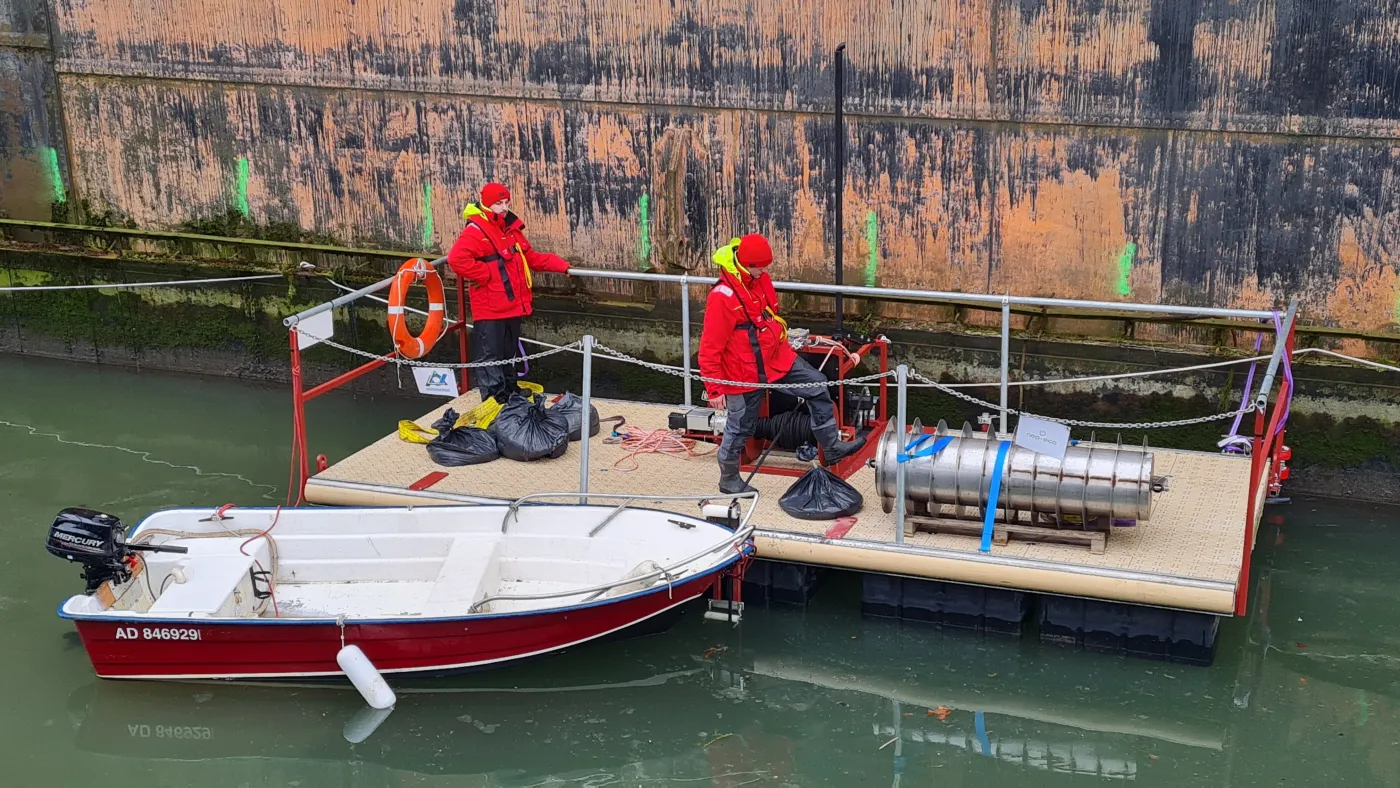 Biotraitement sous dock industriel flottant